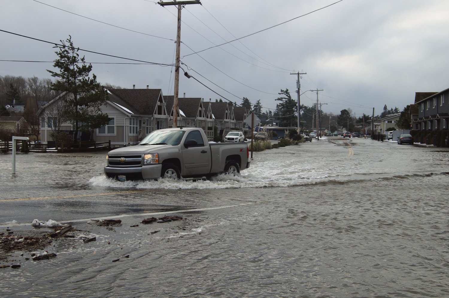 12-foot-king-tide-causes-flooding-over-south-birch-bay-drive-shoreline